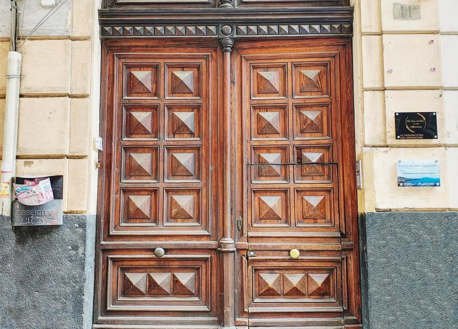 Konukevi La Casa Dei Fiori Otel Napoli